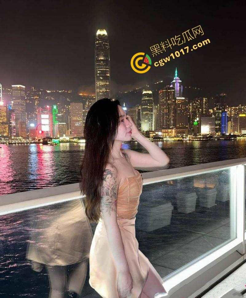 迷人小网红【Annie Lau】雪肤翘臀与龙蝶共舞！前男友报复泄露性爱视频，丰胸嫩穴尽显，网友惊呼“纹身狂野极品”！