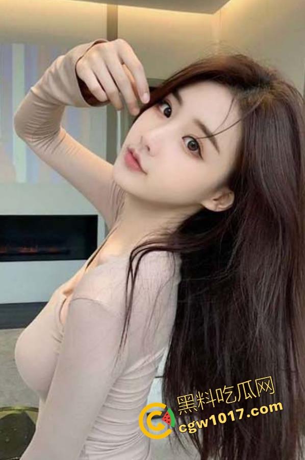 年轻小妈黑丝勾引，主动聊骚性感诱惑，像发了情的母狗一样主动骑乘，老爸酒醉在隔壁喊的更凶，无比刺激！