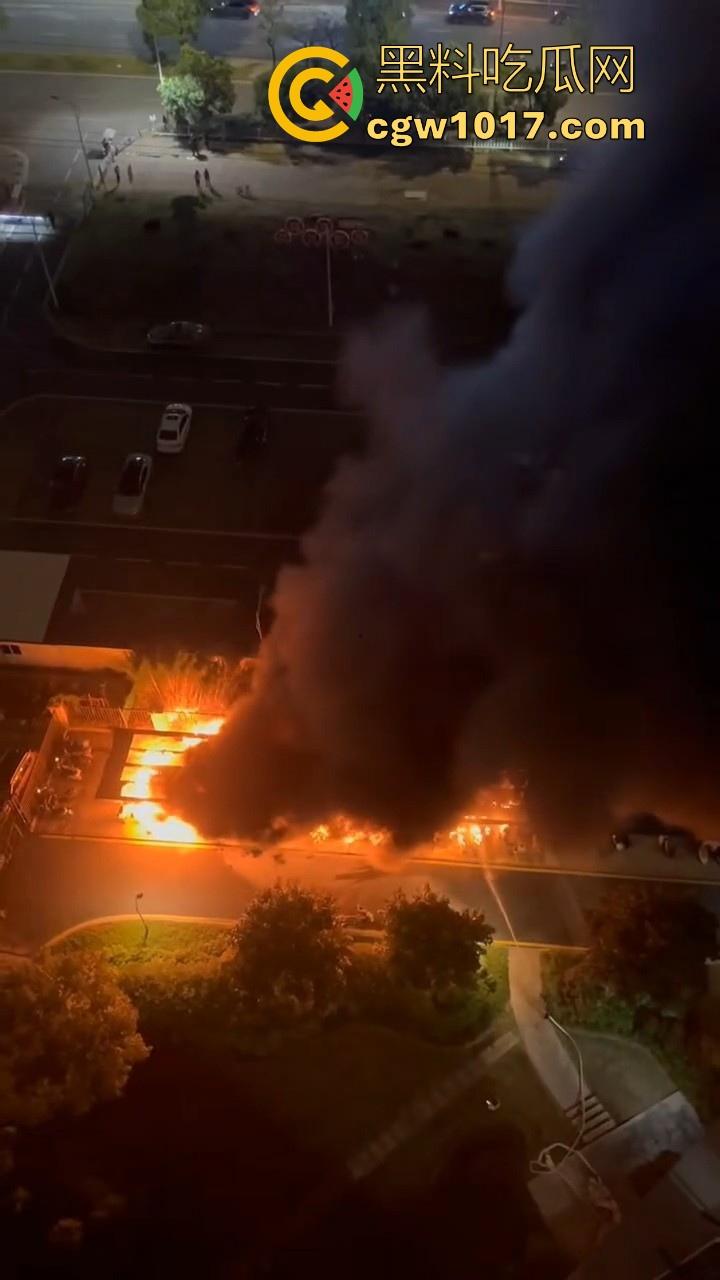 广东韶关碧桂园天玺湾,电动车充电自燃着大火,又是电动车着火,不管是在路上还是停车场真得离电车远点!