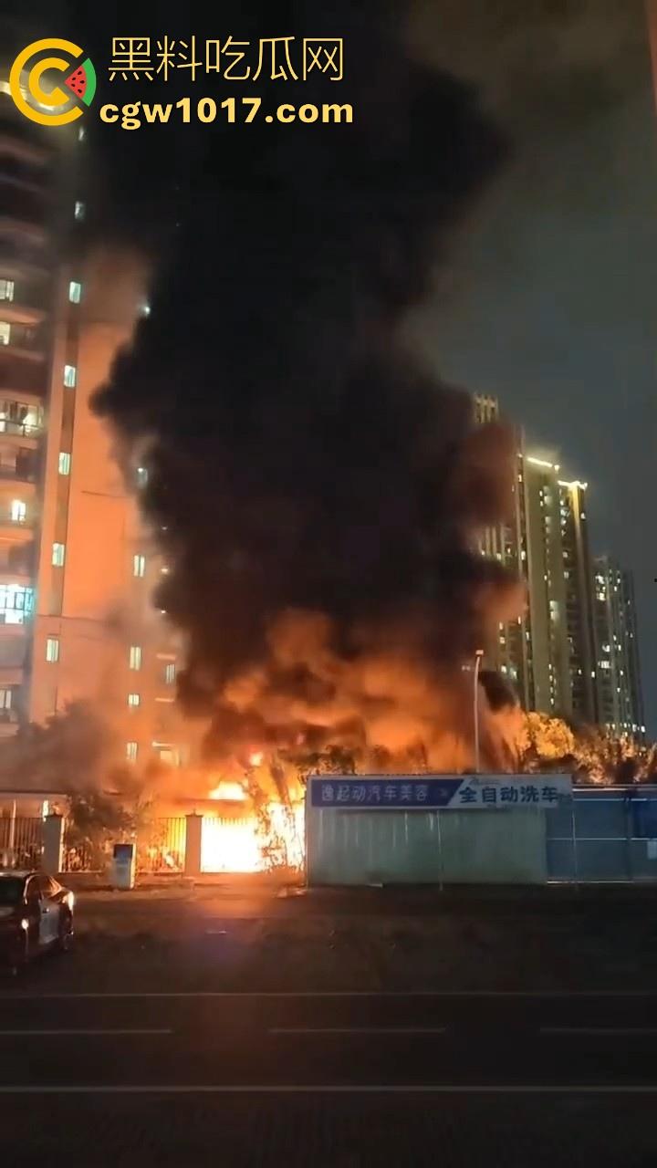 广东韶关碧桂园天玺湾,电动车充电自燃着大火,又是电动车着火,不管是在路上还是停车场真得离电车远点!