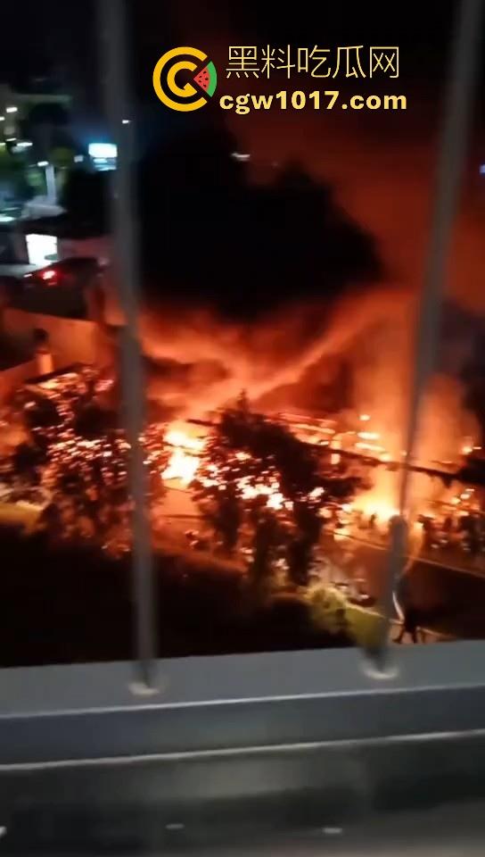 广东韶关碧桂园天玺湾,电动车充电自燃着大火,又是电动车着火,不管是在路上还是停车场真得离电车远点!