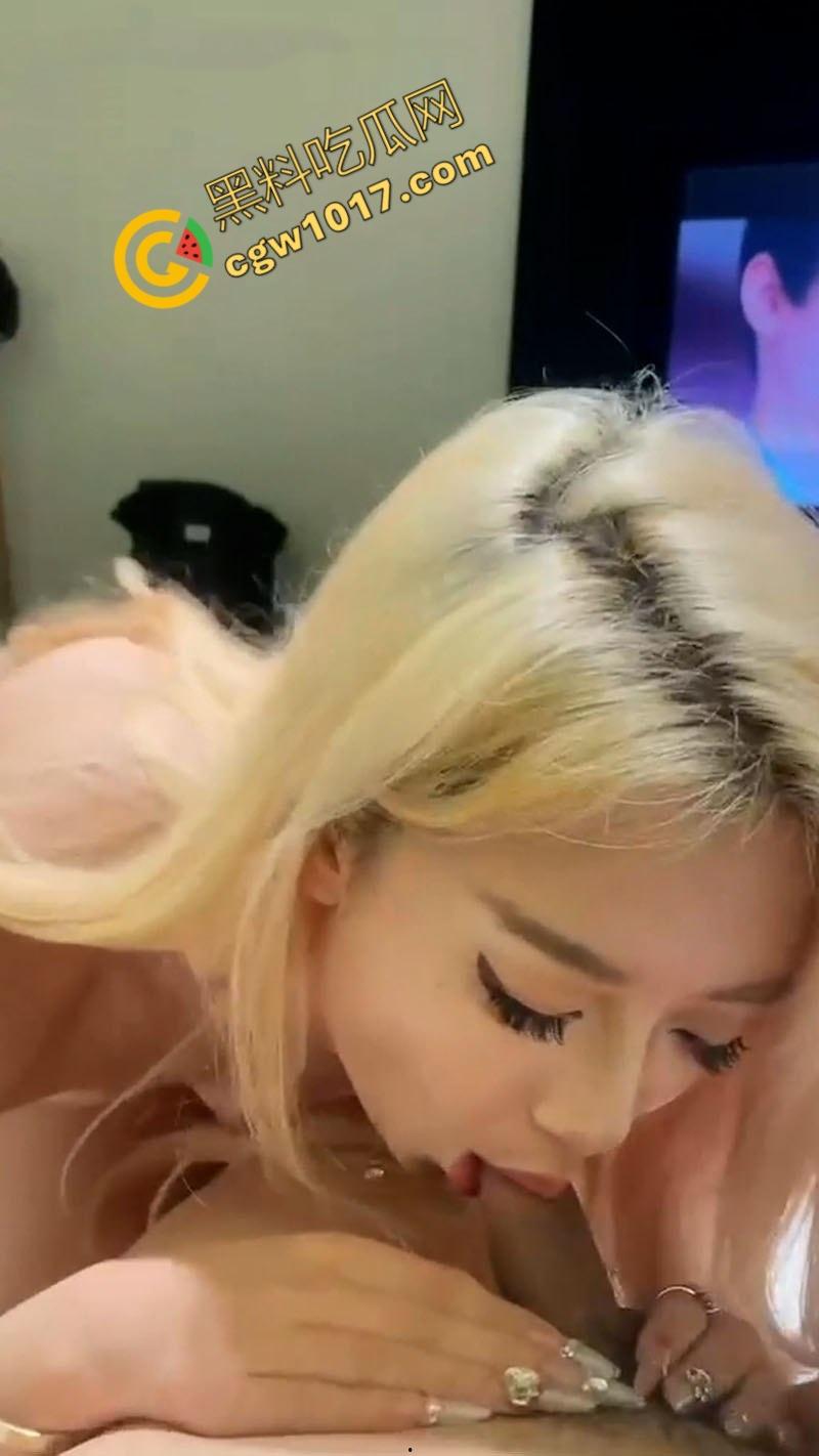 上海冷艳名媛夜夜被金主调教爽翻天:玲珑贵妇化身骚媚母狗,深喉肉搏,丰臀高撅,花心狂撞,欲仙欲死,极品尤物任君采撷!