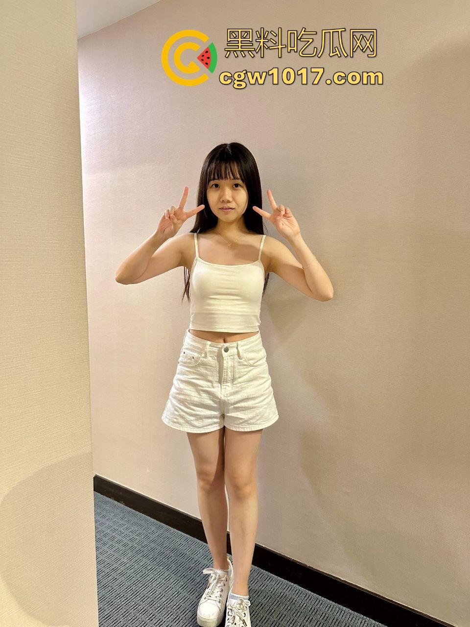 探探网聊3个月拿下极品小学妹，清纯可爱反差母狗，性爱口交技术一流，年纪轻轻花样挺多！