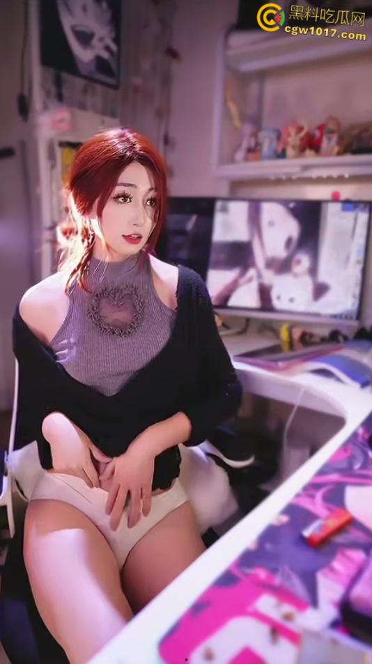 推特TS博主【辣辣姜不辣】，直播打飞机发簪插尿道自慰， 猛操高颜值娇小女友，女相男身男女通吃！