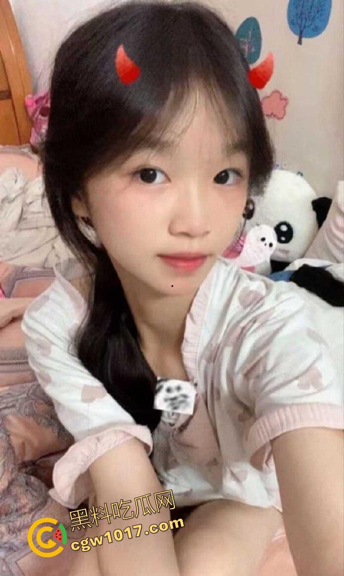 表面清纯可爱学生妹【邢可欣】长得一副人畜无害的脸,实则私下却是自慰福利姬,这小穴自插捅的,淫水泛滥!