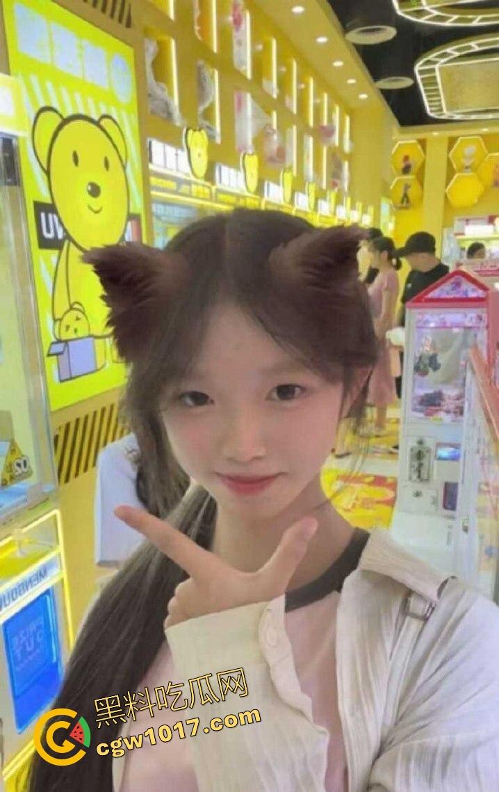 表面清纯可爱学生妹【邢可欣】长得一副人畜无害的脸,实则私下却是自慰福利姬,这小穴自插捅的,淫水泛滥!