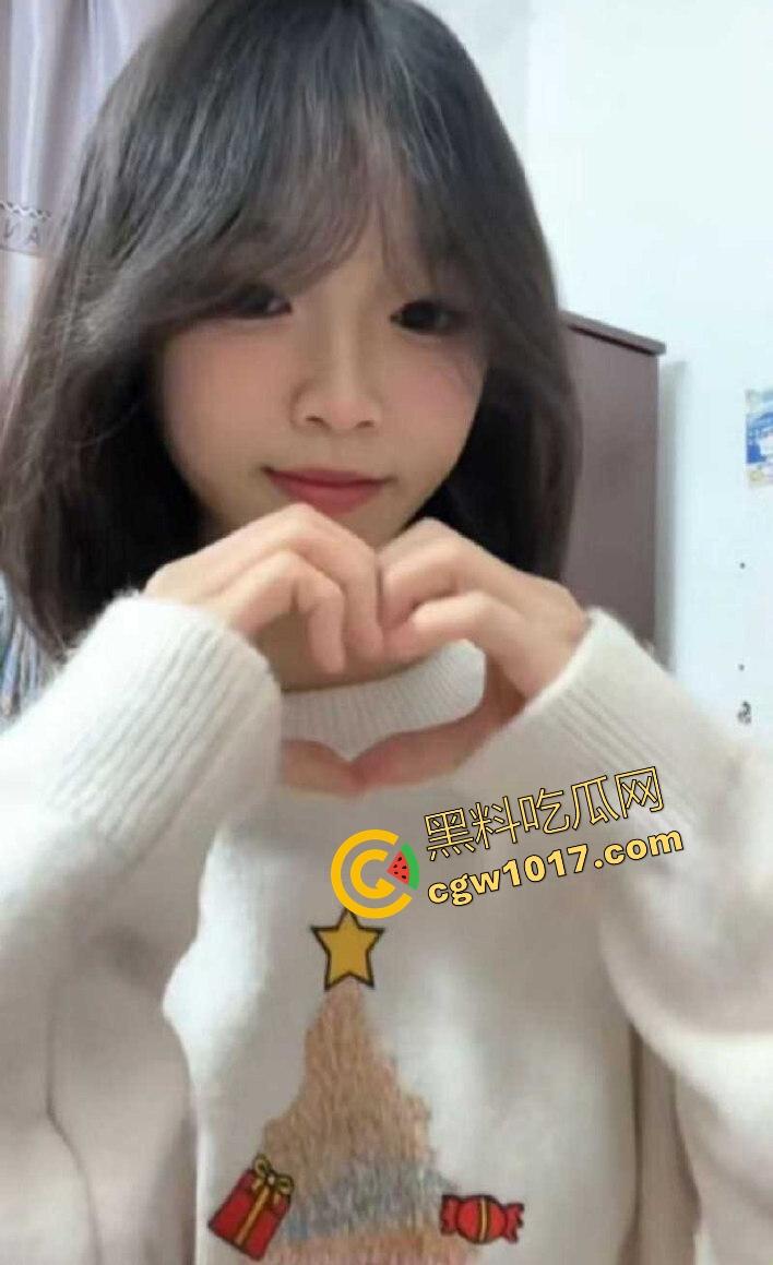 表面清纯可爱学生妹【邢可欣】长得一副人畜无害的脸,实则私下却是自慰福利姬,这小穴自插捅的,淫水泛滥!