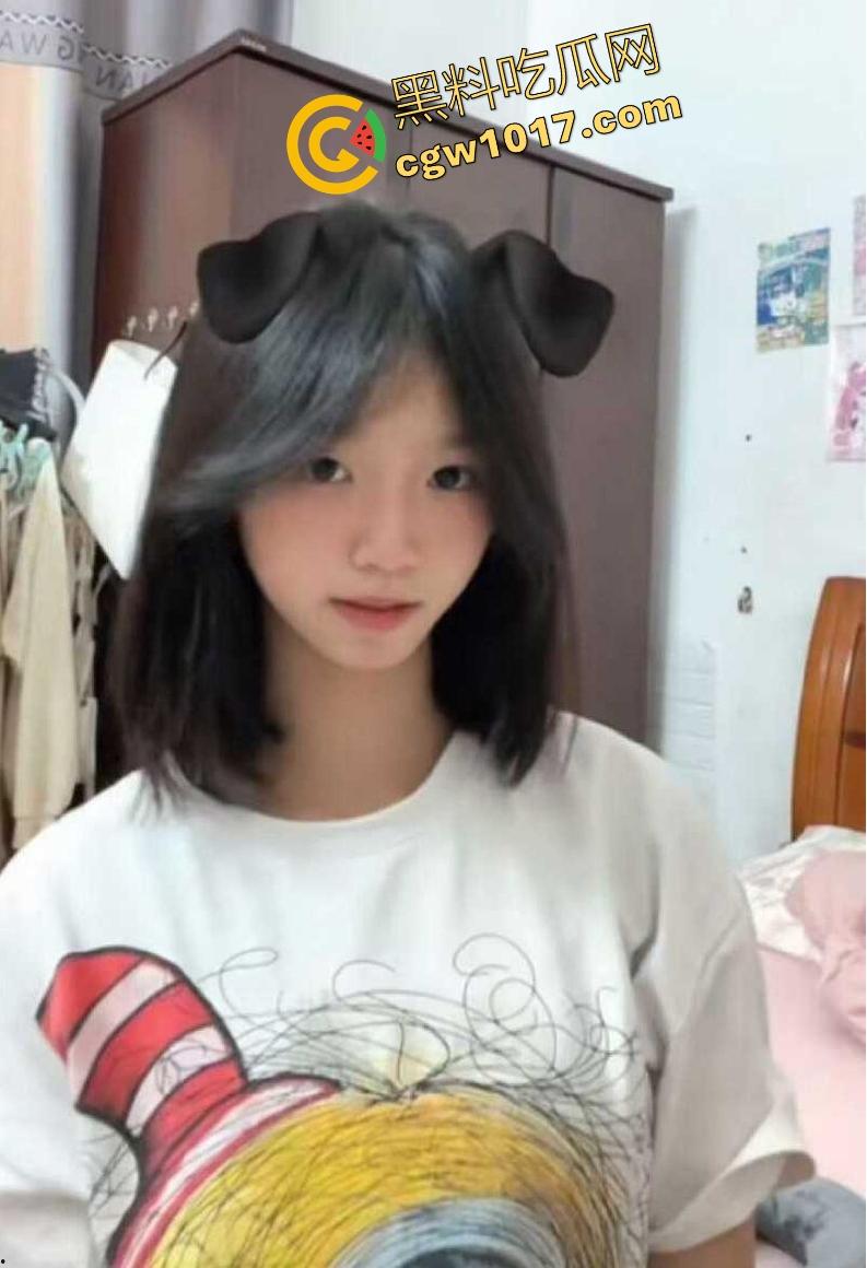 表面清纯可爱学生妹【邢可欣】长得一副人畜无害的脸,实则私下却是自慰福利姬,这小穴自插捅的,淫水泛滥!