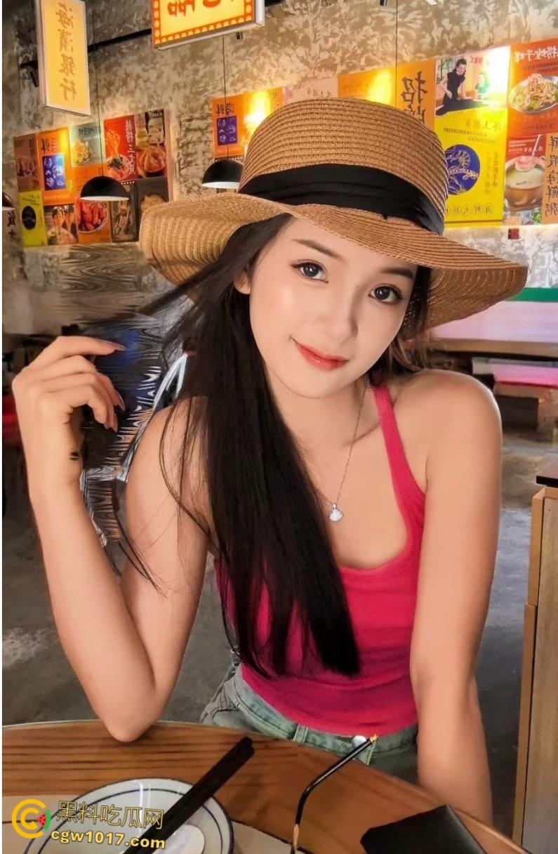 让姐姐插着跳蛋打扫卫生,饥渴奶奶的的姐姐,捏着奶子还喊着爸爸操我,按住头疯狂口交,后入内射小嫩穴!