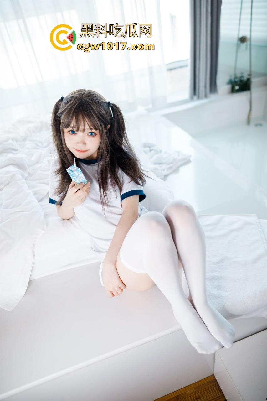 顶级可爱福利姬【神沢永莉】最新COS流出，甜美双马尾萝莉摇曳粉骚比基尼，体瘦奶大揉捏，玉腿微分粉穴若隐，等你品鉴！