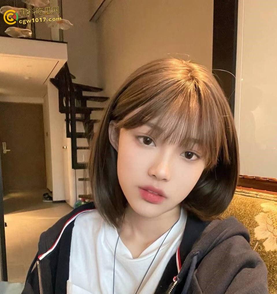 抖音高颜值网红【齐靖煊】,再现艳照门事件,火辣身材诱人胴体,自慰露出样样精通,完美露脸实锤无疑 !