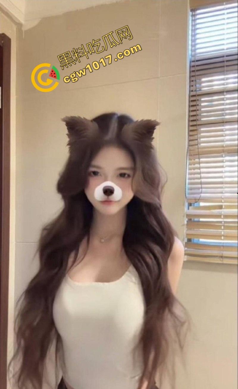 北京极品大学美女与富二代激情狂欢,樱唇深吞粗屌,富二代玩弄狗链,肏得她淫水横流,欲望无限!