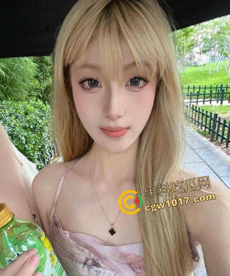 潍坊艺校摩天轮百米啪啪女主【袁雯晴】最新做爱视频曝光,高颜值小母狗,日常吃鸡做爱,各种场所都尝试过,玩法花式挑逗你下体!