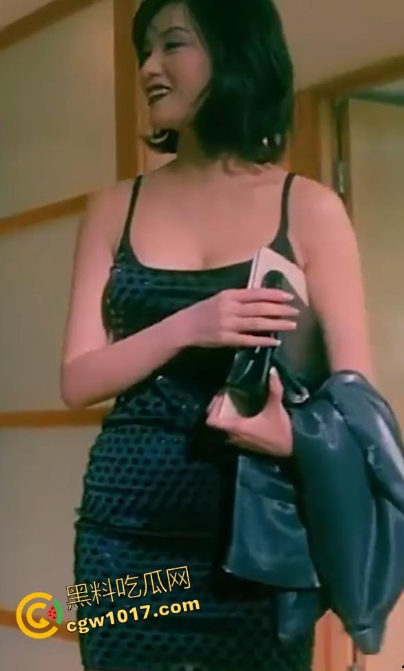 香港三级片女王【彭丹】靠着36F大奶一脱成名，如今天当上了干部，中国影视从此少了一位三级片女王，又多了位无关紧要的院长！