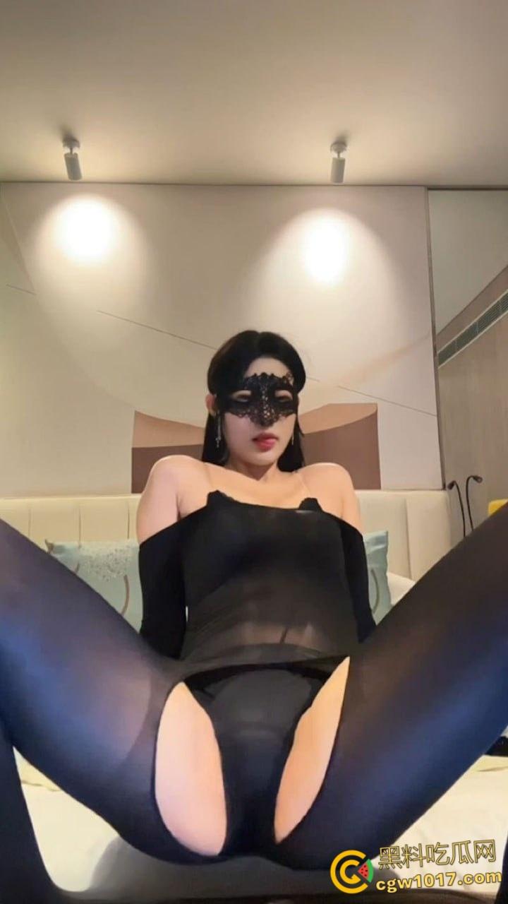 抖音百万粉丝网红【圈】,与金主裸聊黑料流出,甜美反差萌跪姿撩大哥,清纯播主秒变下贱母狗!