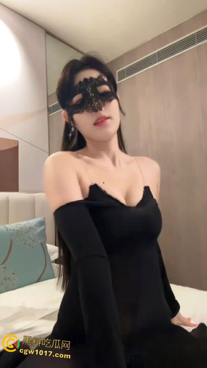 抖音百万粉丝网红【圈】,与金主裸聊黑料流出,甜美反差萌跪姿撩大哥,清纯播主秒变下贱母狗!