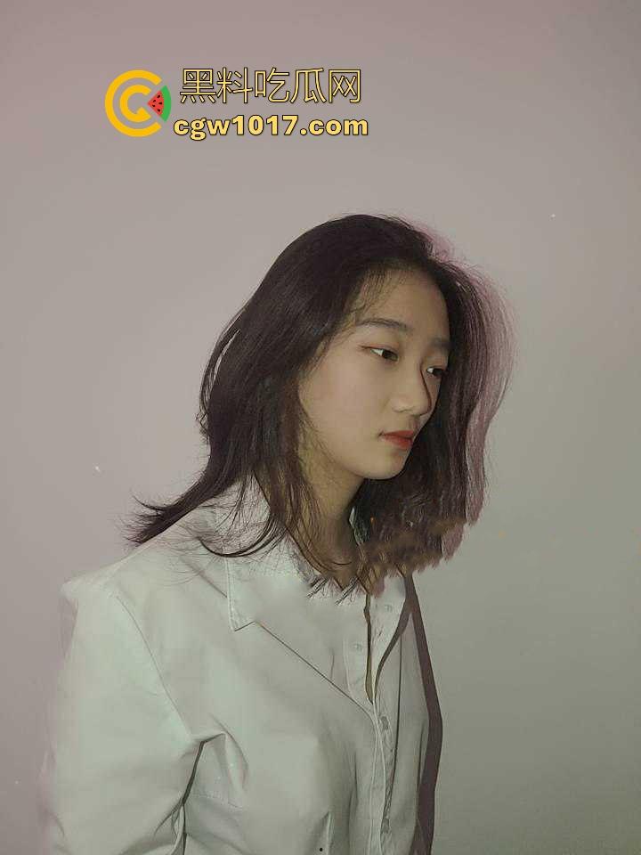 东北师范学大学淫荡小母狗【魏梦】与男友做爱视频曝光,日常花式做爱镜头面前大胆展示小嫩逼,真是应了那句十个眼镜九个骚!