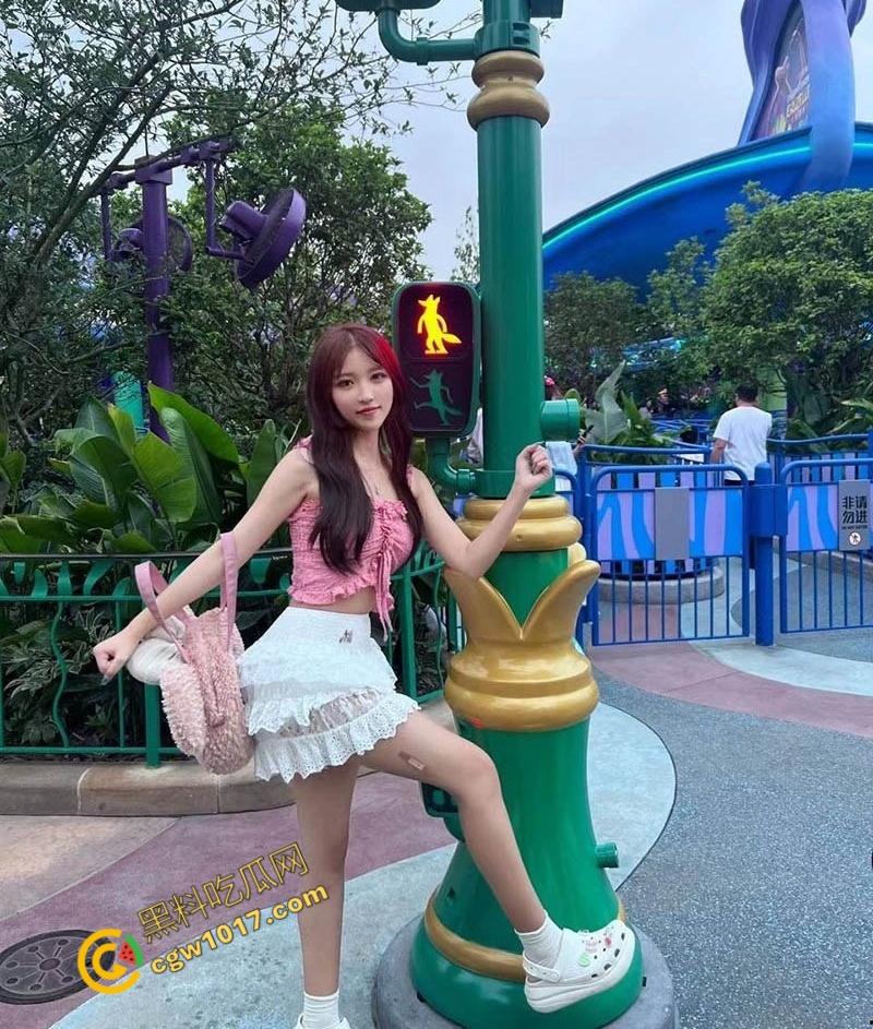 上海二次元火辣少女被金主狠操视频流出!丰胸翘臀,淫声不断,精液糊满娇颜,媚态横生,极致淫荡!