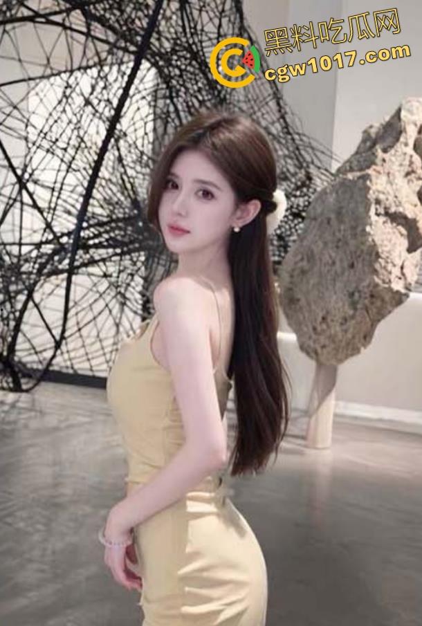 性欲超强嫂子强势上位,吊带丝袜情趣内衣性感诱惑,落地窗前漏出做爱,爽到淫水直流!