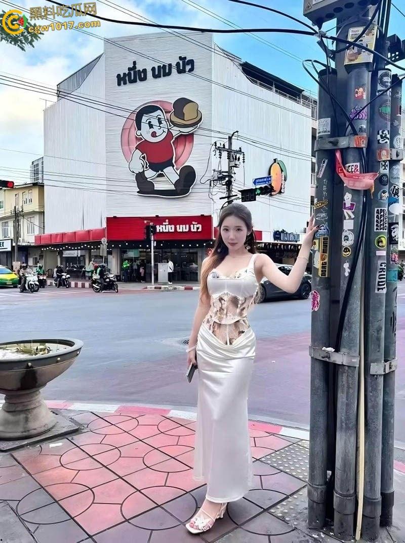 高颜值学姐饥渴难耐,不穿内裤被按在办公桌狂操!抠逼调教爽到高潮喷水,椅子上后入内射浪叫不停!