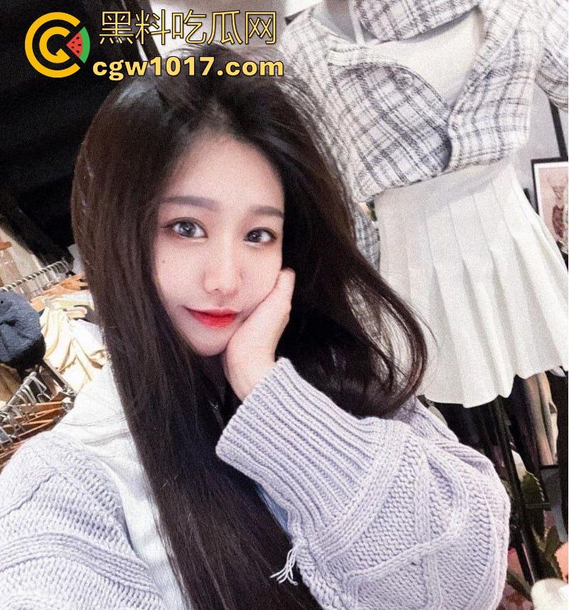 上海高颜值美少妇约炮健身教练，人妻平日端庄贤淑，私下却骚浪成性，女上位骑乘狂摇，被健身教练顶得不要不要的！