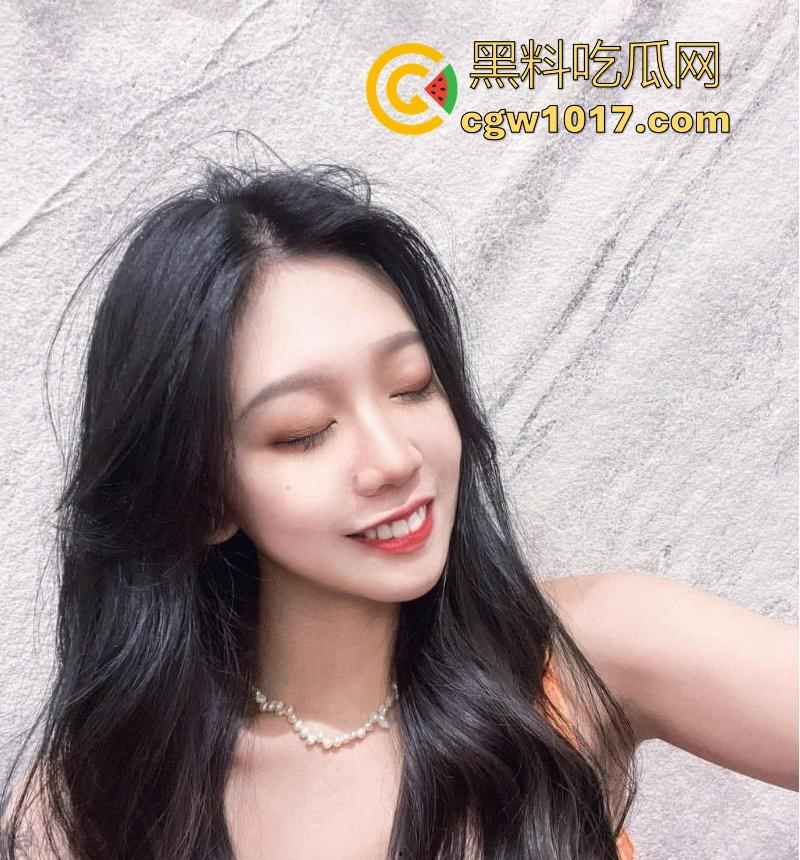 上海高颜值美少妇约炮健身教练，人妻平日端庄贤淑，私下却骚浪成性，女上位骑乘狂摇，被健身教练顶得不要不要的！