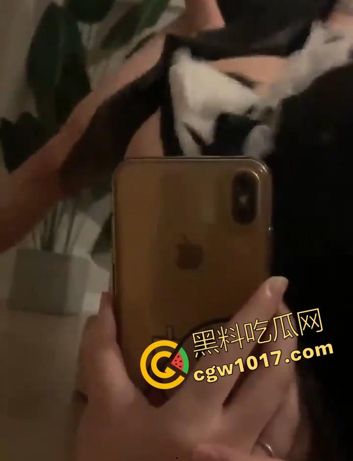 瓜友分享清纯反差女大炮友,花式做爱日常,各种性感诱人制服轮换,口交乘骑足交调教,玩得很花!