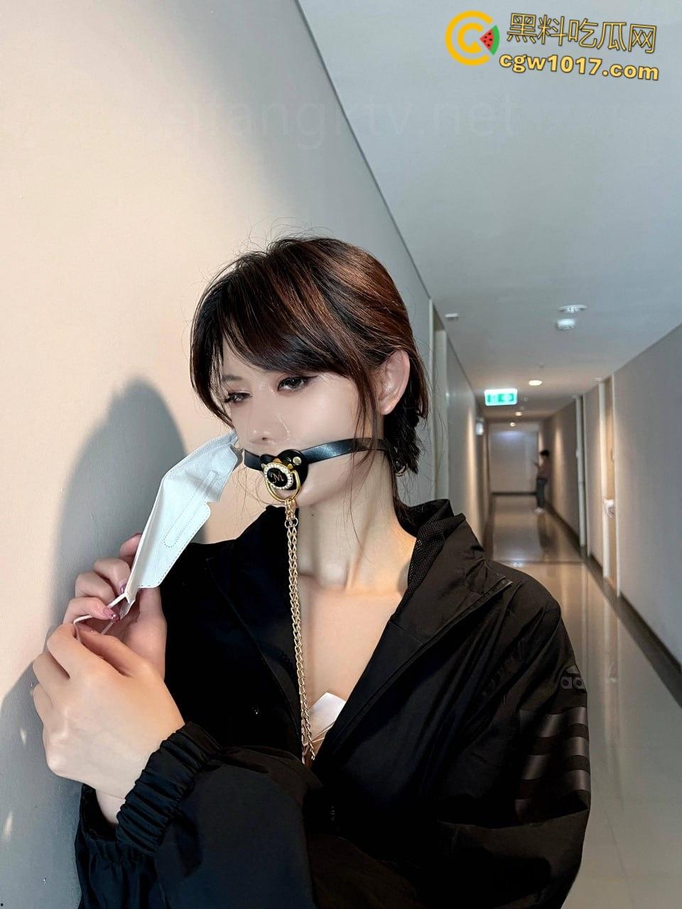 顶级福利姬【阿朱】，披淫装拍情色写真，路遇宅男被猥亵高潮，户外真空露奶，海底捞露臀淡定用餐，骚劲直接封神！