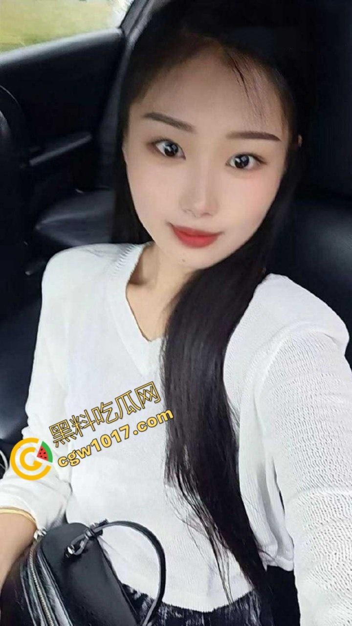 疯狂新婚夜：90后黑丝娇妻被伴郎疯狂爆操，绿帽老公兴奋拍摄，淫态视频网络大爆！