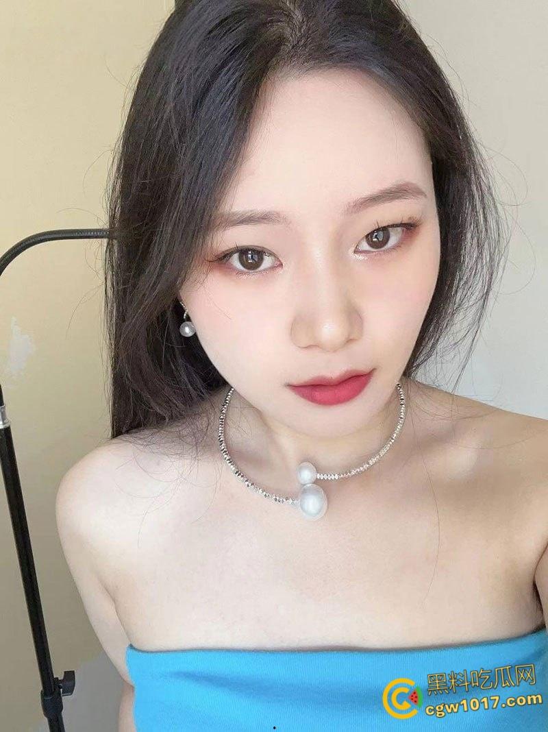 吉林大学清纯学妹【宫丽】,被男友调教沦为母狗,家中抠穴视频自慰 ,酒店多姿势做爱,淫声浪叫充满房间!