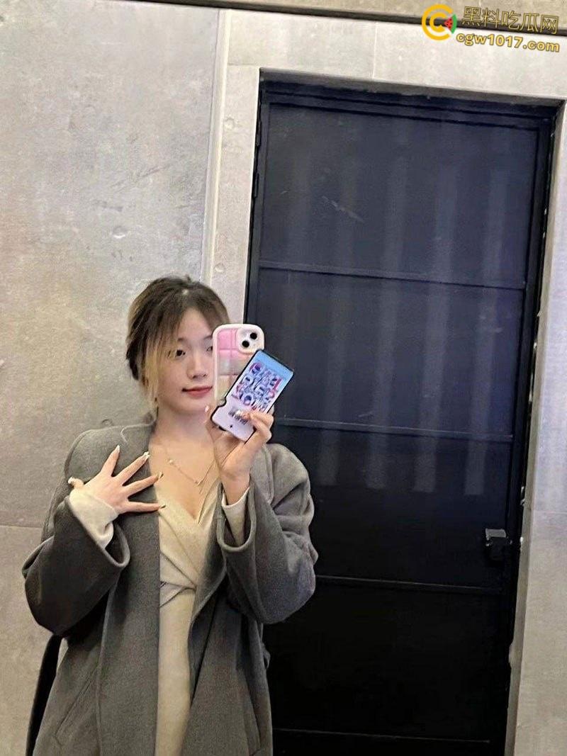 吉林大学清纯学妹【宫丽】,被男友调教沦为母狗,家中抠穴视频自慰 ,酒店多姿势做爱,淫声浪叫充满房间!