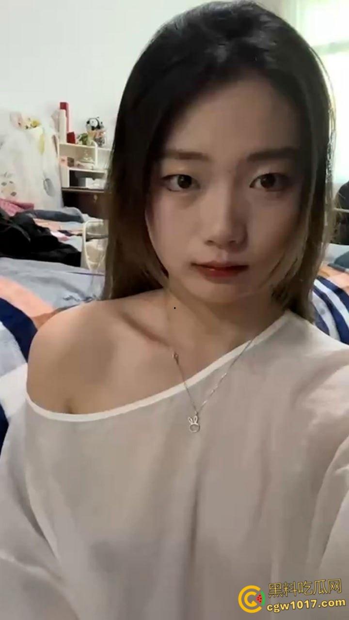 吉林大学清纯学妹【宫丽】,被男友调教沦为母狗,家中抠穴视频自慰 ,酒店多姿势做爱,淫声浪叫充满房间!