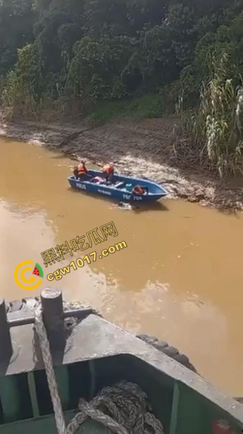 男子野泳惨遭鳄鱼袭击,身体被肆意撕裂,尸体血肉模糊,搜救队惊惧地目睹这惨绝人寰的一幕