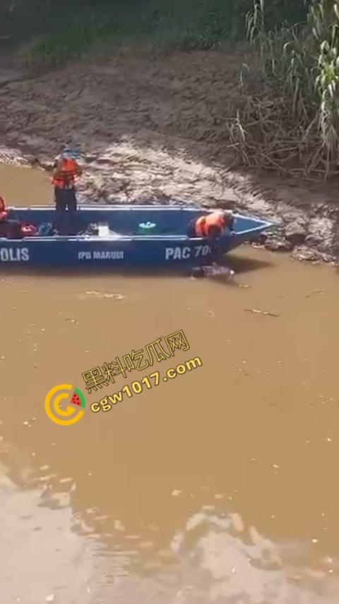 男子野泳惨遭鳄鱼袭击,身体被肆意撕裂,尸体血肉模糊,搜救队惊惧地目睹这惨绝人寰的一幕