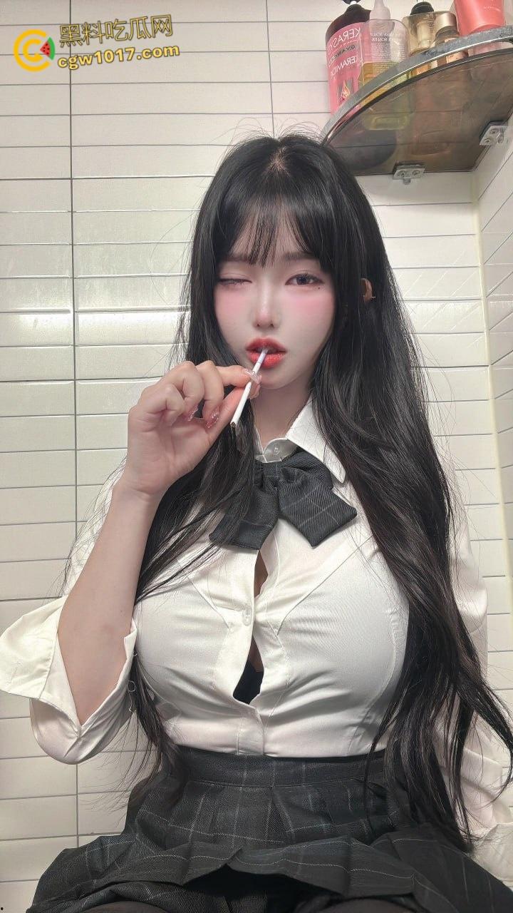 韩国巨乳网黄【Kore0309】，甜美反差女神变骚浪母狗，性感肚兜巨乳忽隐忽现，坐在地上骑乘挑逗，淫荡十足！