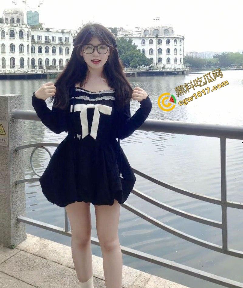 河南师范大学【张妍】激情视频爆红，翘臀高撅迎合巨棒，汁水四溅，巨乳晃荡，淫娃本色全开