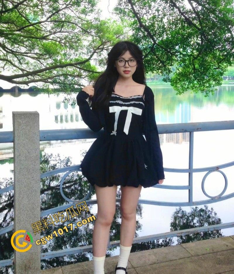 河南师范大学【张妍】激情视频爆红，翘臀高撅迎合巨棒，汁水四溅，巨乳晃荡，淫娃本色全开