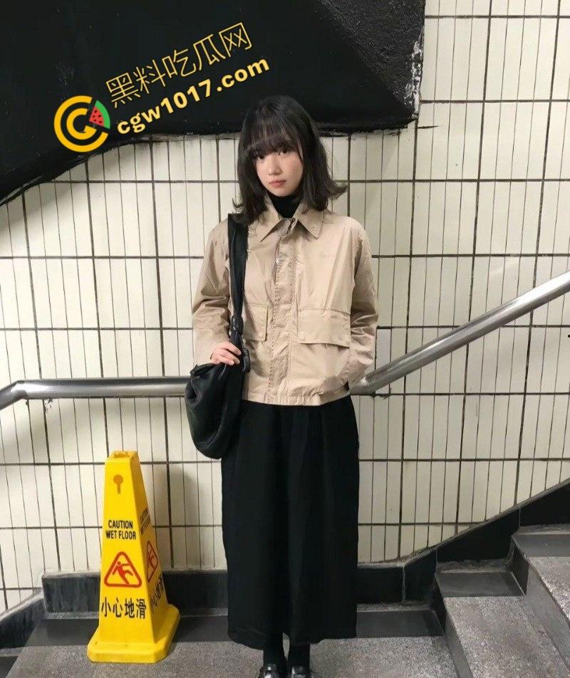 抖音百万网红【妖怪ZZzAI】酒店被抓奸,女友怒曝3P女粉视频,暴打女友,精液横流,人设崩塌,粉丝暴怒退粉!