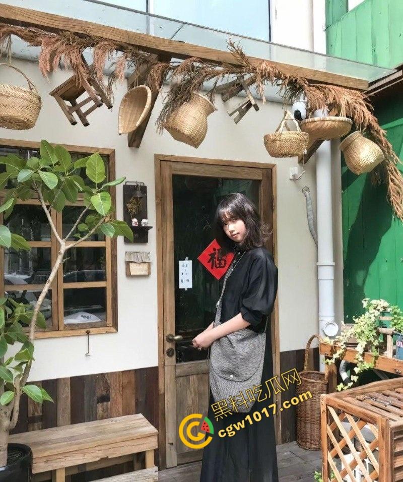 抖音百万网红【妖怪ZZzAI】酒店被抓奸,女友怒曝3P女粉视频,暴打女友,精液横流,人设崩塌,粉丝暴怒退粉!