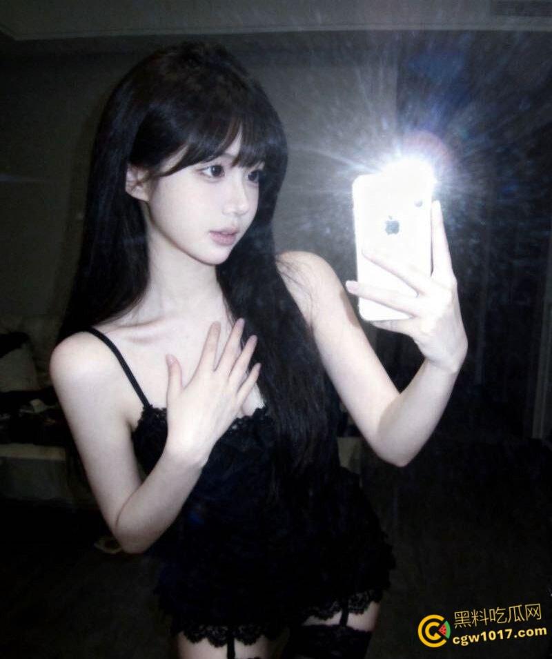 女性按摩店的隐藏服务!小仙女微信群大尺度聊天,男技师2000元手活高潮不断,送上门的逼不操白不擦!