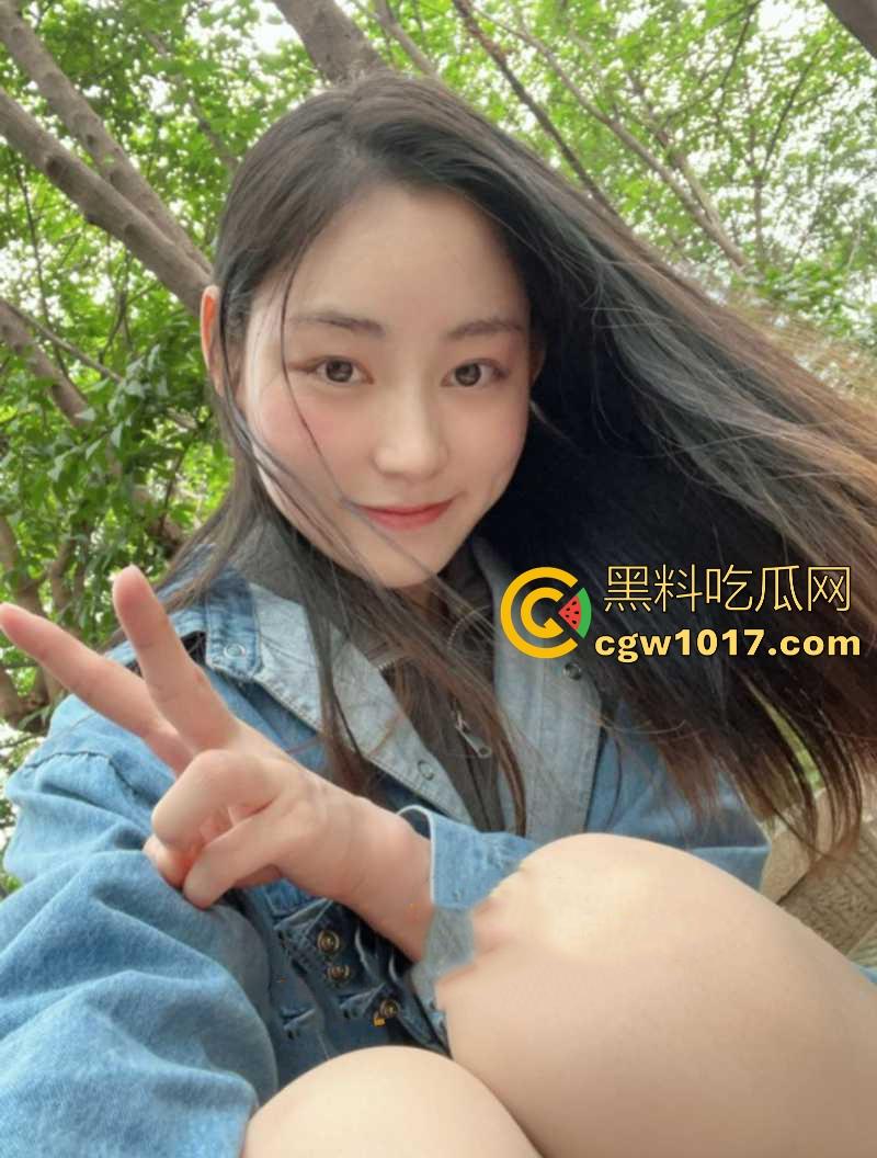 河南高挑骚逼营销【陈奕莹】清纯少女私下却是淫荡的母狗,在家发骚与人裸聊等操,全程露脸揉搓,这逼是真的黑啊!