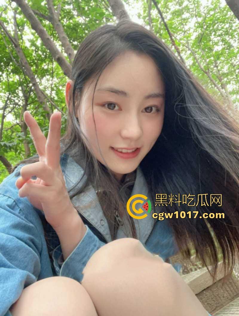 河南高挑骚逼营销【陈奕莹】清纯少女私下却是淫荡的母狗,在家发骚与人裸聊等操,全程露脸揉搓,这逼是真的黑啊!