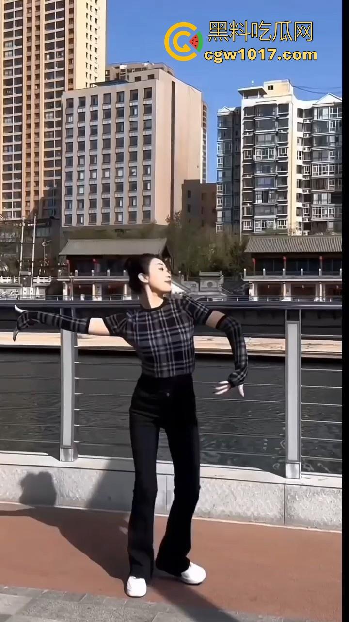 重金拿下高颜值中国舞老师,私下淫荡到巅峰女神变顶级精盆,黑丝长腿翘臀高撅,粉嫩白虎紧穴湿漉漉!