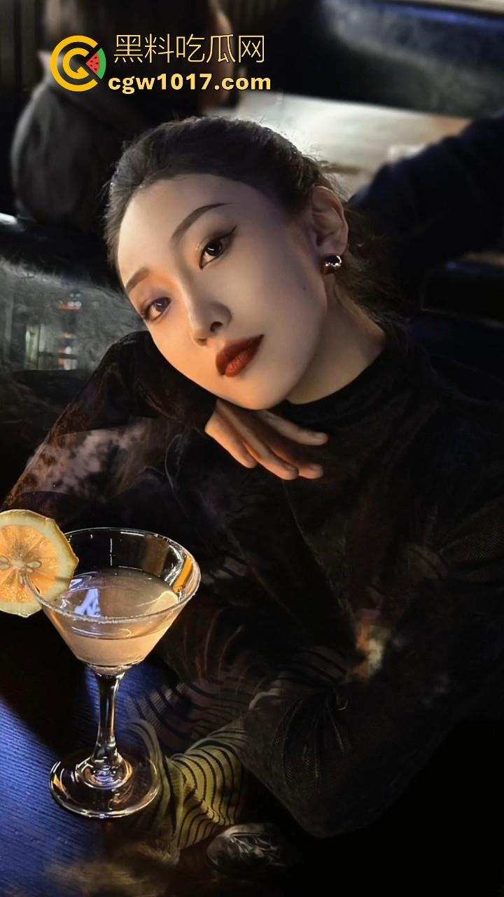 重金拿下高颜值中国舞老师,私下淫荡到巅峰女神变顶级精盆,黑丝长腿翘臀高撅,粉嫩白虎紧穴湿漉漉!