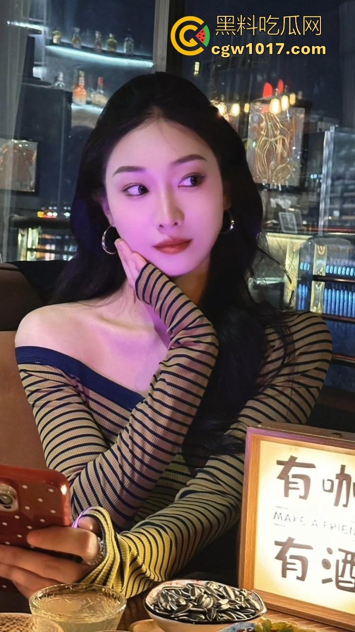 重金拿下高颜值中国舞老师,私下淫荡到巅峰女神变顶级精盆,黑丝长腿翘臀高撅,粉嫩白虎紧穴湿漉漉!