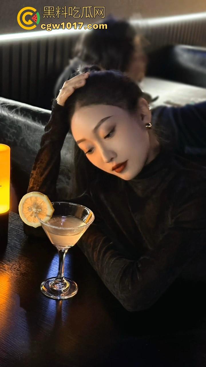 重金拿下高颜值中国舞老师,私下淫荡到巅峰女神变顶级精盆,黑丝长腿翘臀高撅,粉嫩白虎紧穴湿漉漉!