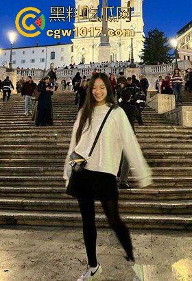 杭州极品女大【刘婉婉】下海被土豪包养视频曝光，高颜值御姐，抠穴自慰狂暴后入，无套内射骚浪淫叫！