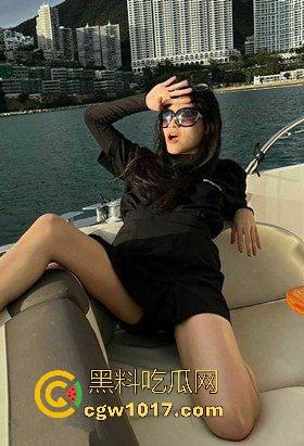 杭州极品女大【刘婉婉】下海被土豪包养视频曝光，高颜值御姐，抠穴自慰狂暴后入，无套内射骚浪淫叫！