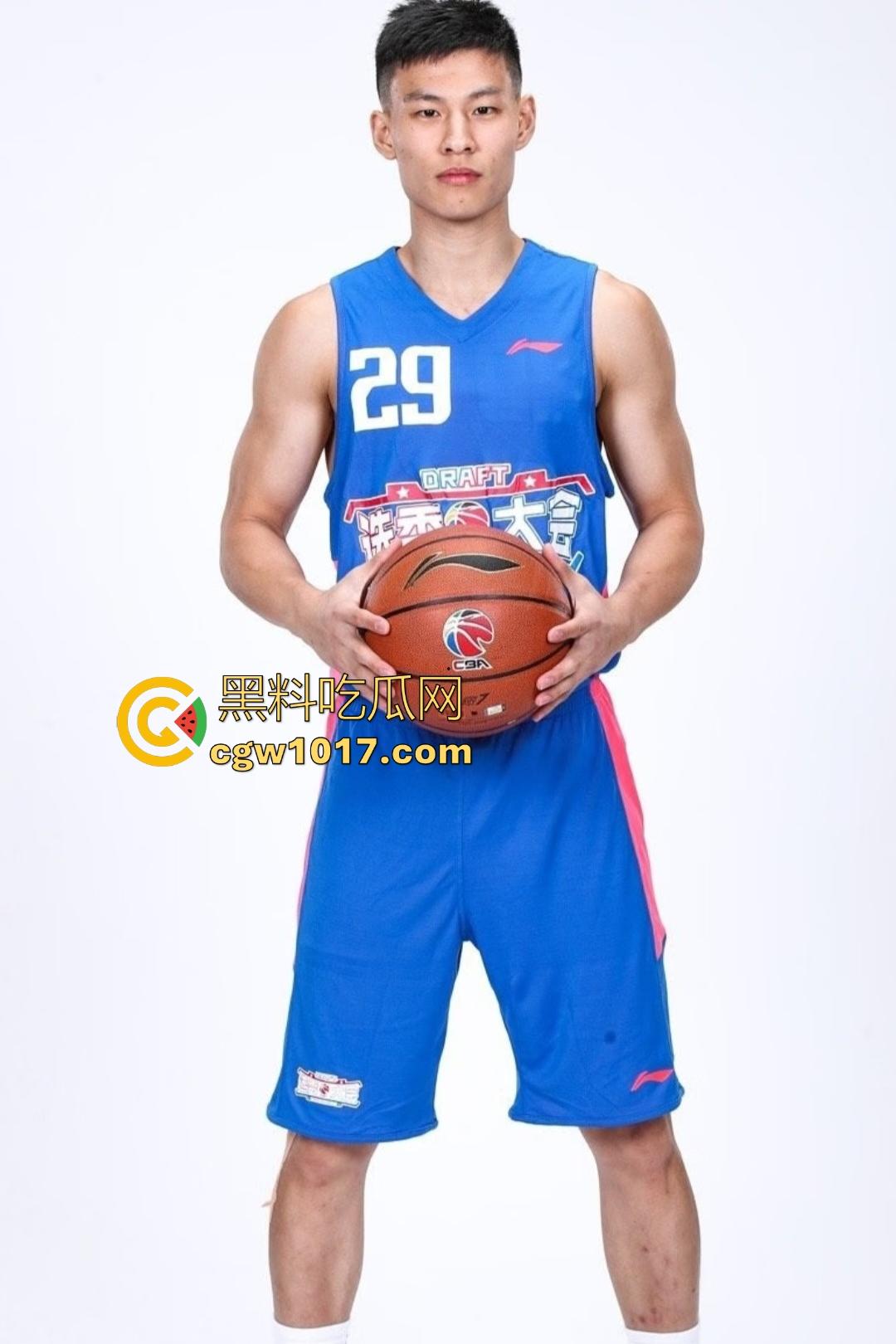 骚女们的福利来了!CBA猛男【林秉圣】更衣室全裸视频泄露!翘臀胸肌炸裂,鸡鸡小巧软绵绵,不妨碍女粉丝舔屏!