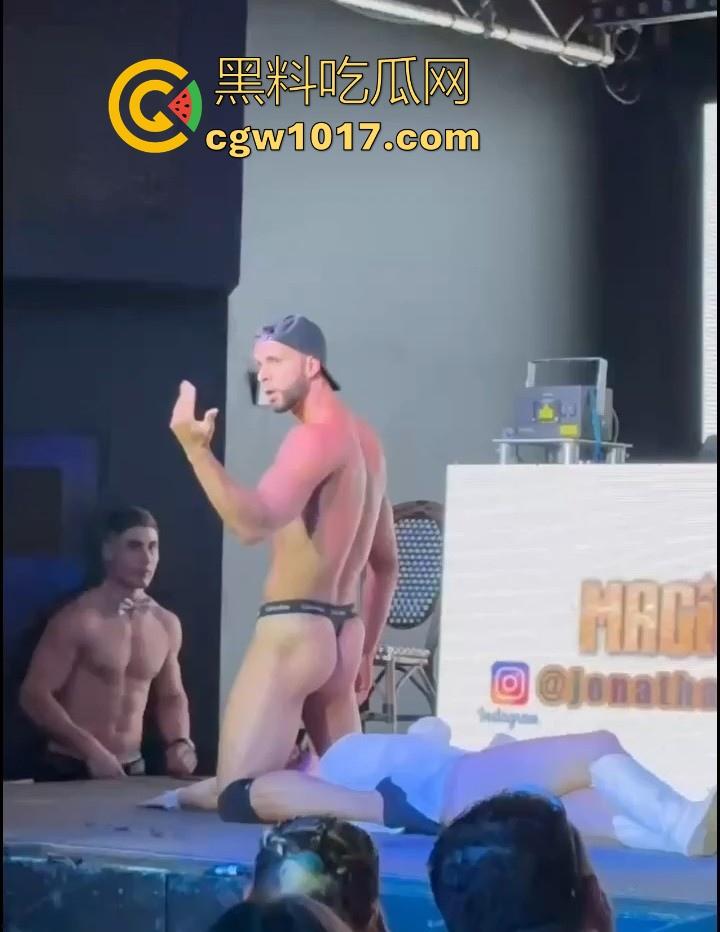 疯马秀都开到香港了吗?澳洲magicman裸男脱衣秀表演视频曝光,随机挑选女观众上台模拟性爱,动作极其辣眼!